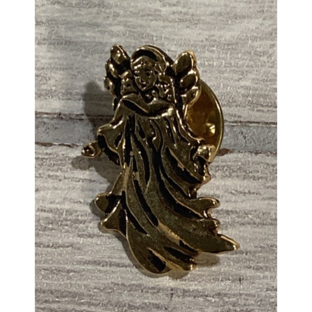 Goldtone Pin Floating Angel Textured Vintage
